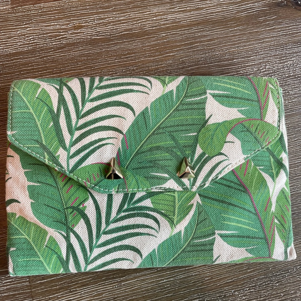 Small Stella & Dot clutch